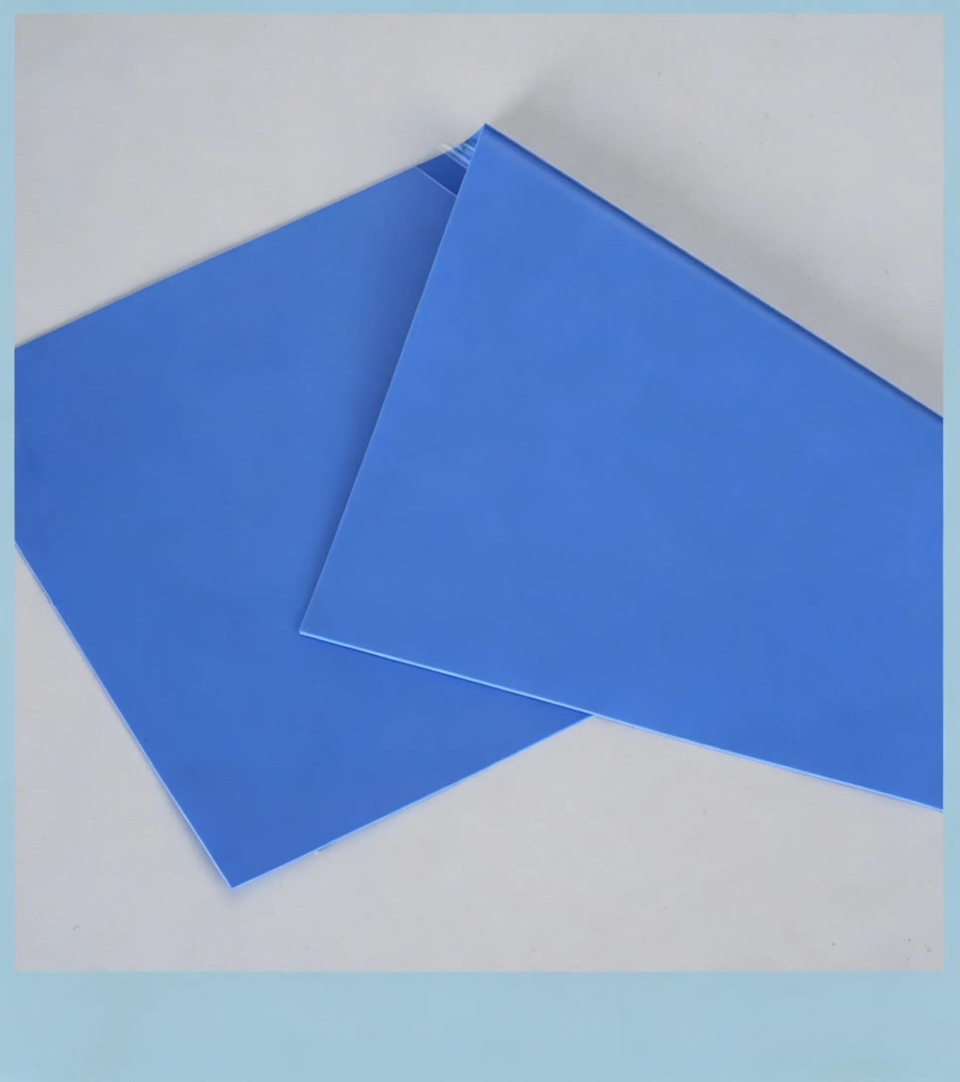 High conductivity silicone thermal pad for battery pack heat dissipation